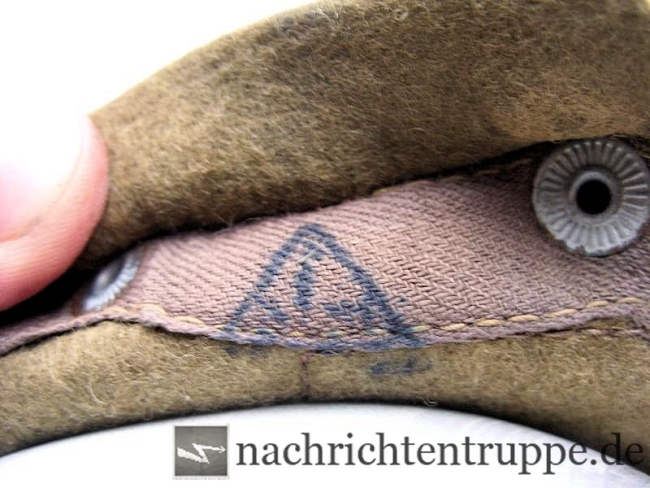Typisches Herstellersymbol auf Filzüberzügen der Labeflaschen Typisches Herstellersymbol auf Filzüberzügen der Labeflaschen